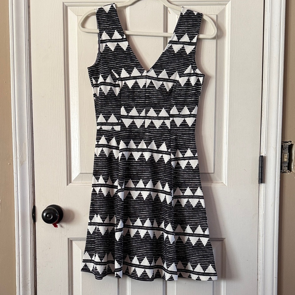 * H&M Black and White Geometric Print Dress Sz S